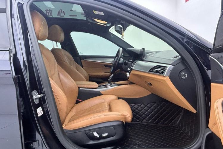 Used BMW 5 Series 2019 525i M Sport Package Right Front Seat