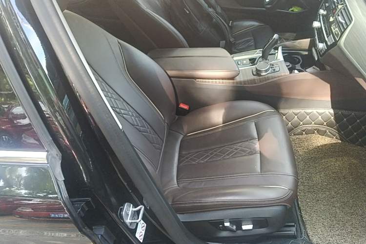 Used BMW 5 Series 2019 530Li Leading Model Luxury Package Right Front Seat