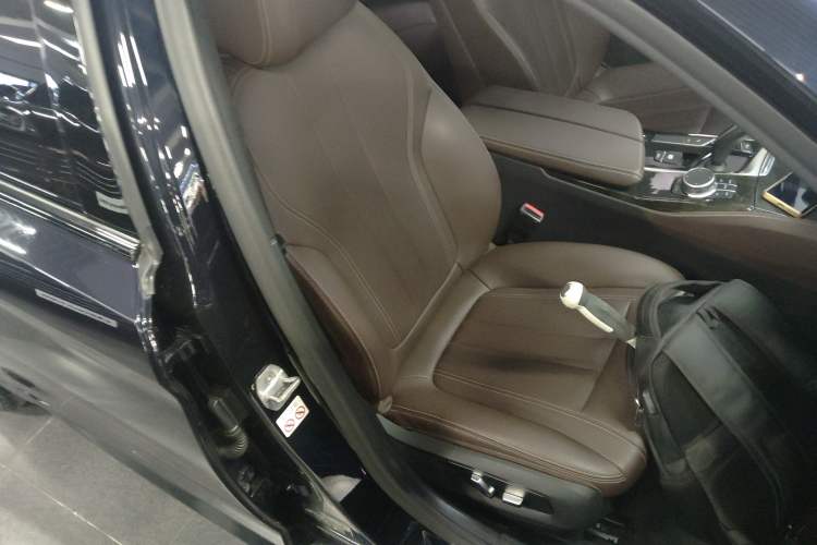 Used BMW 5 Series 2019 525Li M Sport Package Right Front Seat