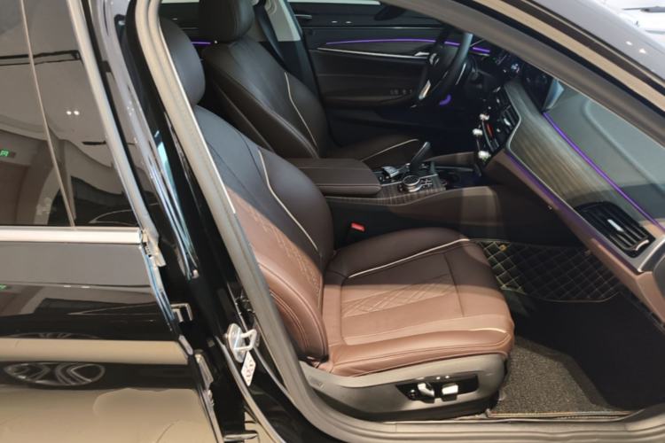 Used BMW 5 Series 2019 530Li Leading Model Luxury Package Right Front Seat