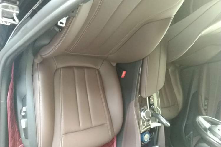Used BMW 5 Series 2019 525Li M Sport Package Right Front Seat