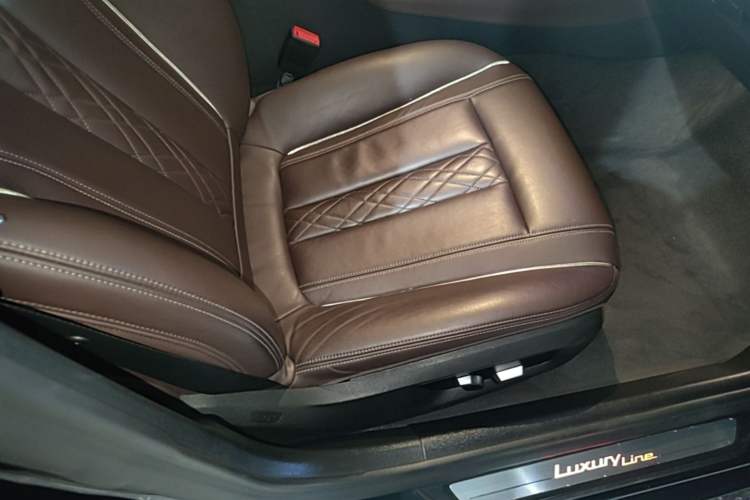 Used BMW 5 Series 2019 530Li Leading Model Luxury Package Right Front Seat