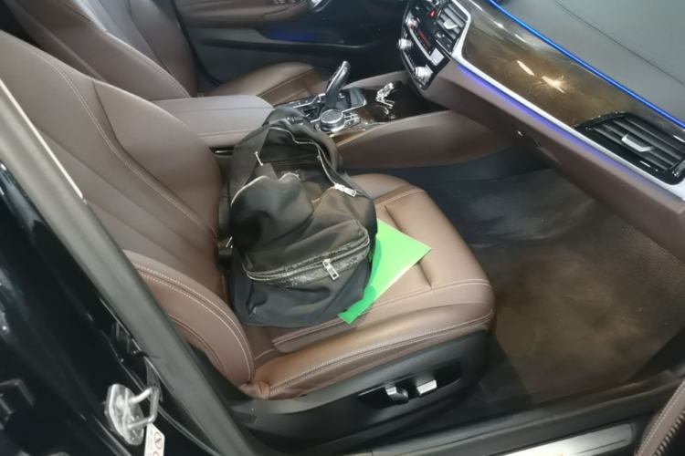 Used BMW 5 Series 2019 Facelifted 525Li Luxury Package Right Front Seat