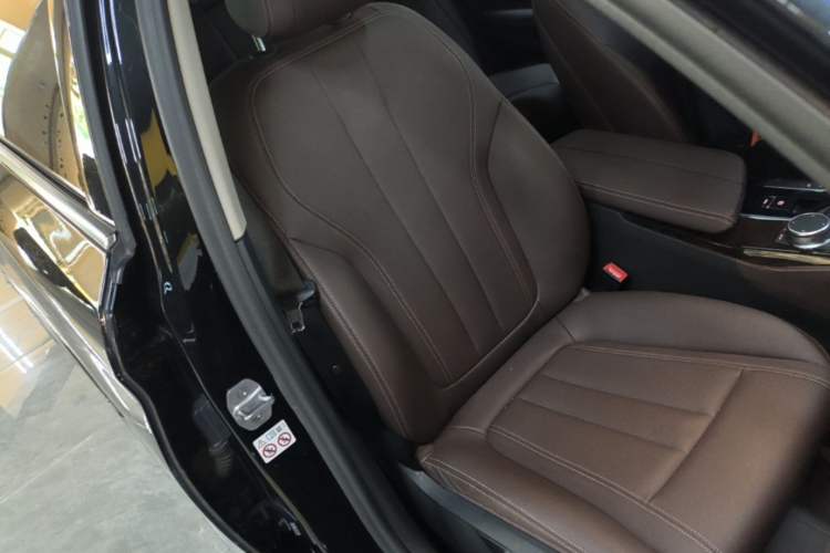 Used BMW 5 Series 2019 Facelifted 525Li Luxury Package Right Front Seat