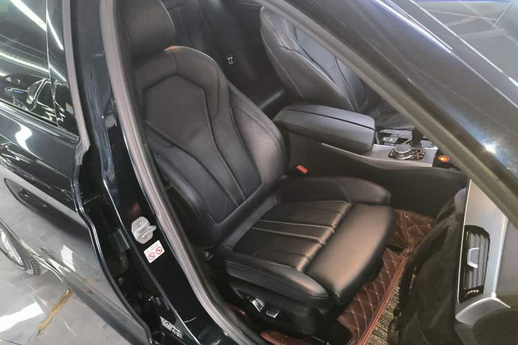 Used BMW 5 Series 2019 525i M Sport Package Right Front Seat
