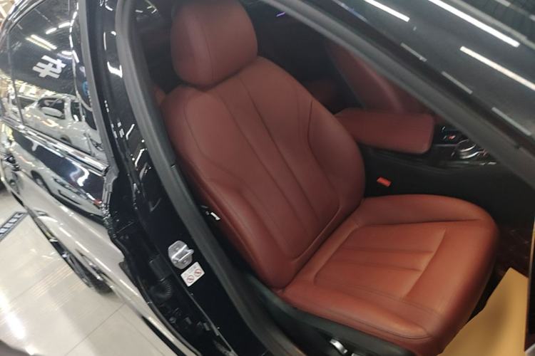Used BMW 5 Series 2019 530Li Leading Model M Sport Package Right Front Seat