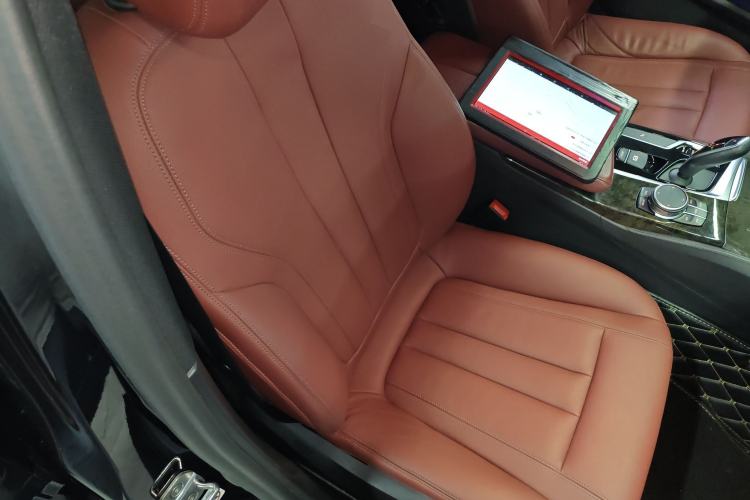 Used BMW 5 Series 2019 530Li Leading Model M Sport Package Right Front Seat