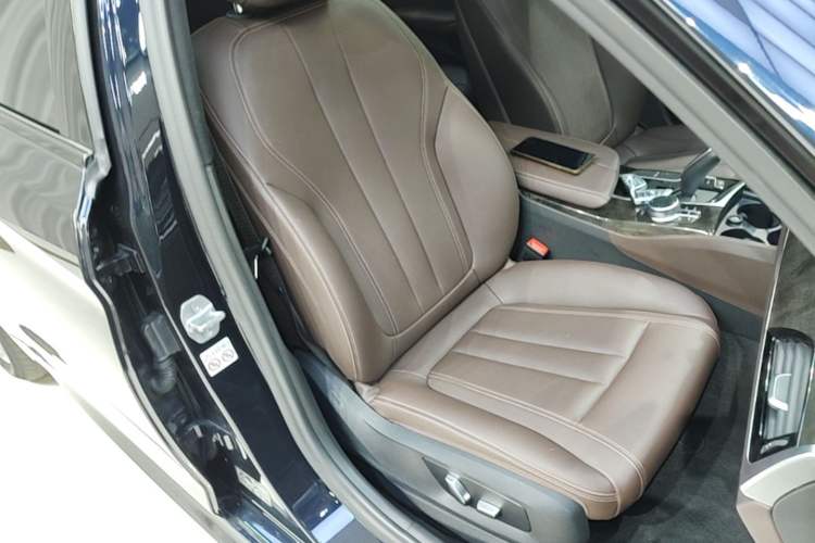 Used BMW 5 Series 2019 525Li M Sport Package Right Front Seat