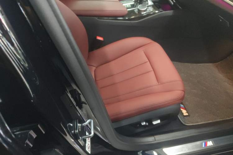 Used BMW 5 Series 2019 530Li Leading Model M Sport Package Right Front Seat