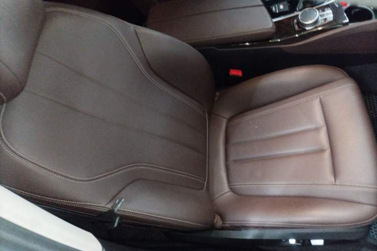 Used BMW 5 Series 2019 525Li Luxury Package Right Front Seat