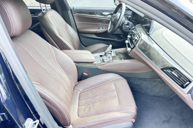 Used BMW 5 Series 2019 530Li Luxury Edition M Sport Package Right Front Seat