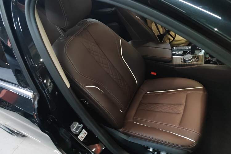Used BMW 5 Series 2019 Facelifted 530Li Luxury Edition Premium Package Right Front Seat