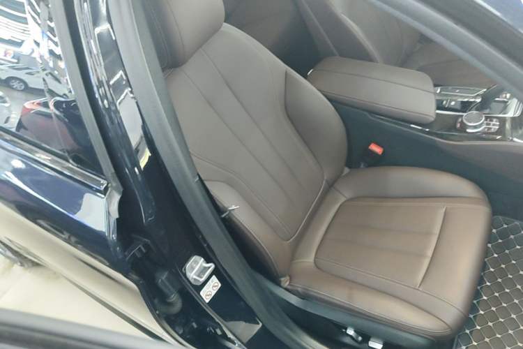 Used BMW 5 Series 2019 Restyled 525Li M Sport Package Right Front Seat