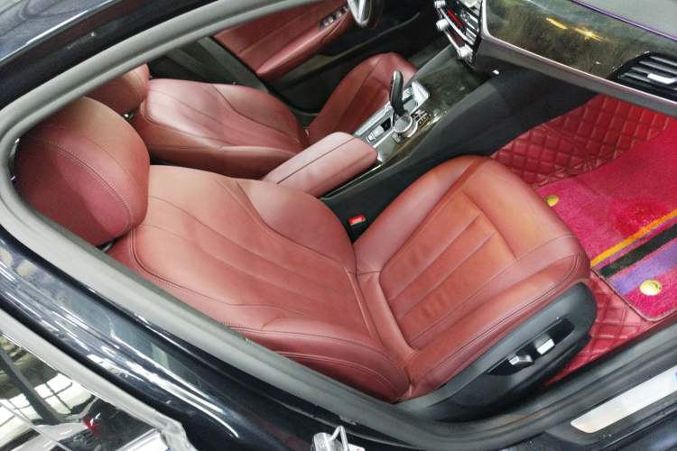 Used BMW 5 Series 2019 530Li Leading Model M Sport Package Right Front Seat