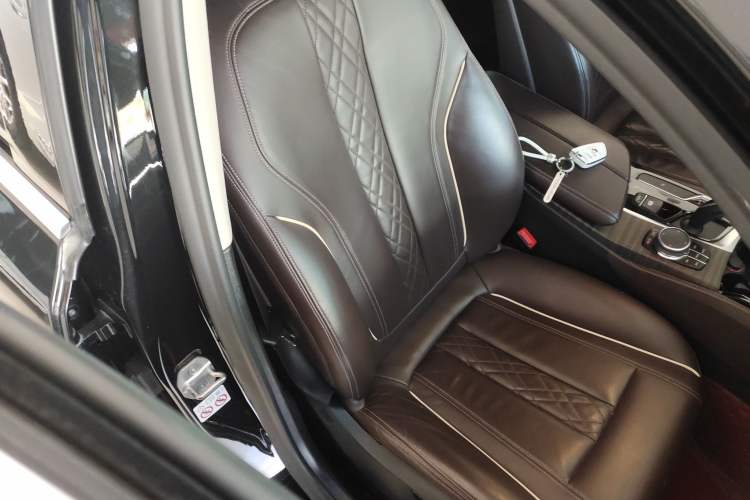 Used BMW 5 Series 2019 Facelifted 530Li Leading Edition Luxury Package Right Front Seat