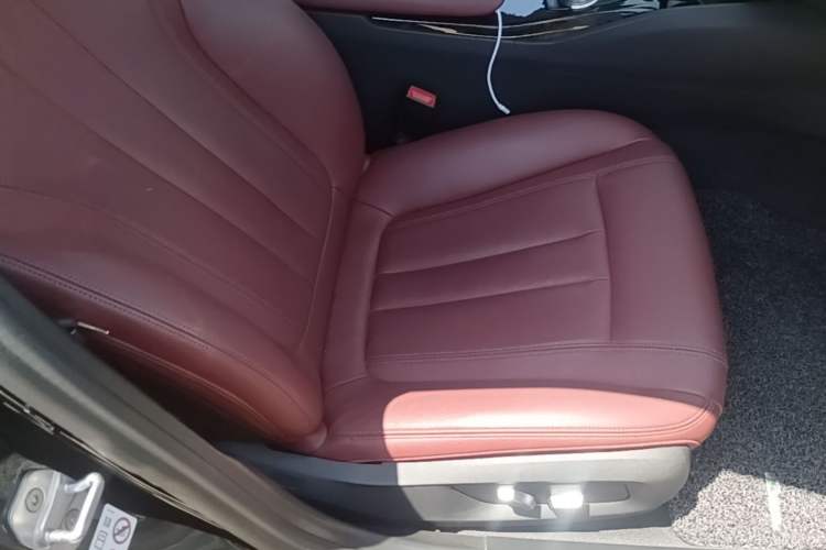 Used BMW 5 Series 2019 530Li Leading Model M Sport Package Right Front Seat
