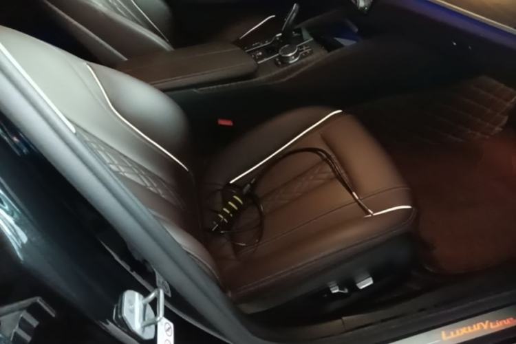 Used BMW 5 Series 2019 530Li Luxury Edition Premium Package Right Front Seat