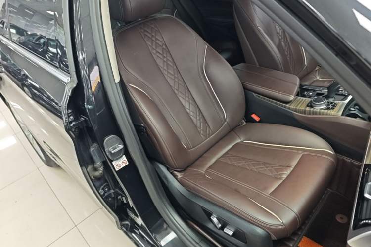 Used BMW 5 Series 2019 Facelifted 530Li Luxury Edition Premium Package Right Front Seat