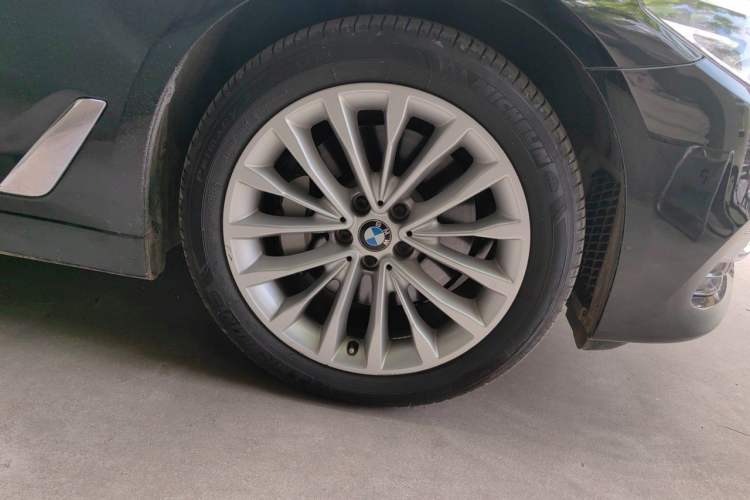 Used BMW 5 Series 2019 530Li Leading Model Luxury Package Right Front Wheel Hub