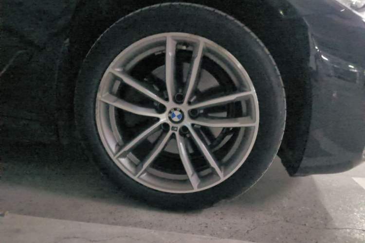 Used BMW 5 Series 2019 525Li M Sport Package Right Front Wheel Hub