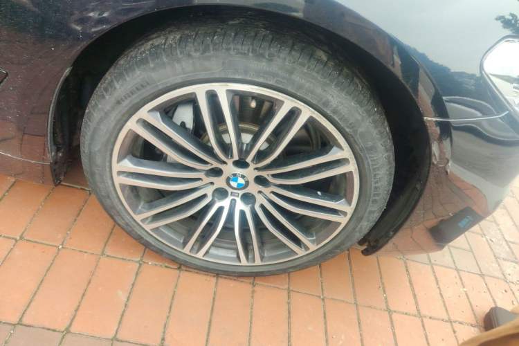 Used BMW 5 Series 2019 530Li Luxury Edition M Sport Package Right Front Wheel Hub