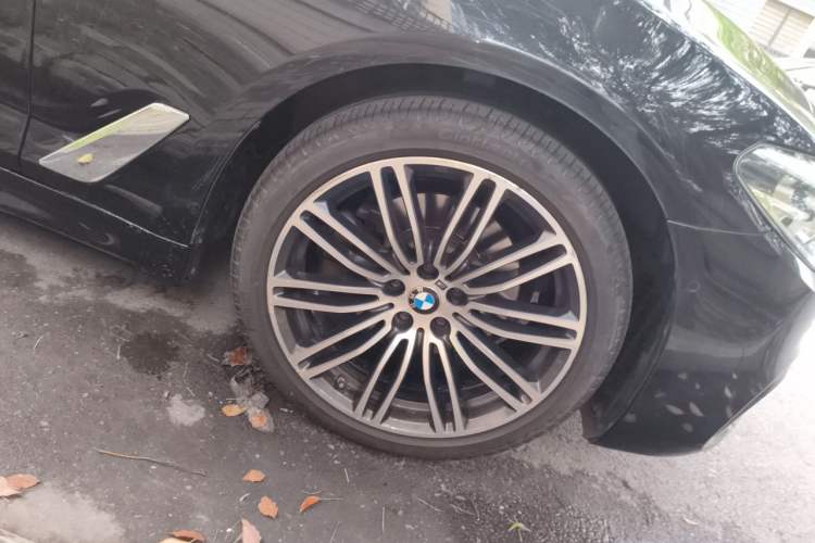 Used BMW 5 Series 2019 Restyled 525Li M Sport Package Right Front Wheel Hub