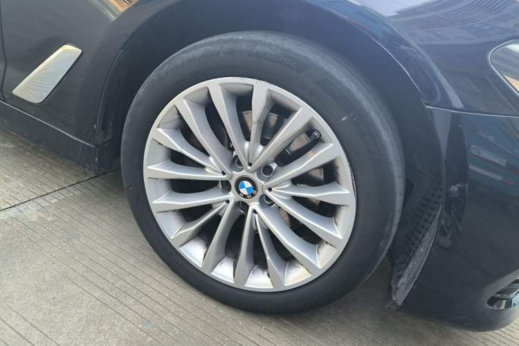 Used BMW 5 Series 2019 Facelifted 525Li Luxury Package Right Front Wheel Hub