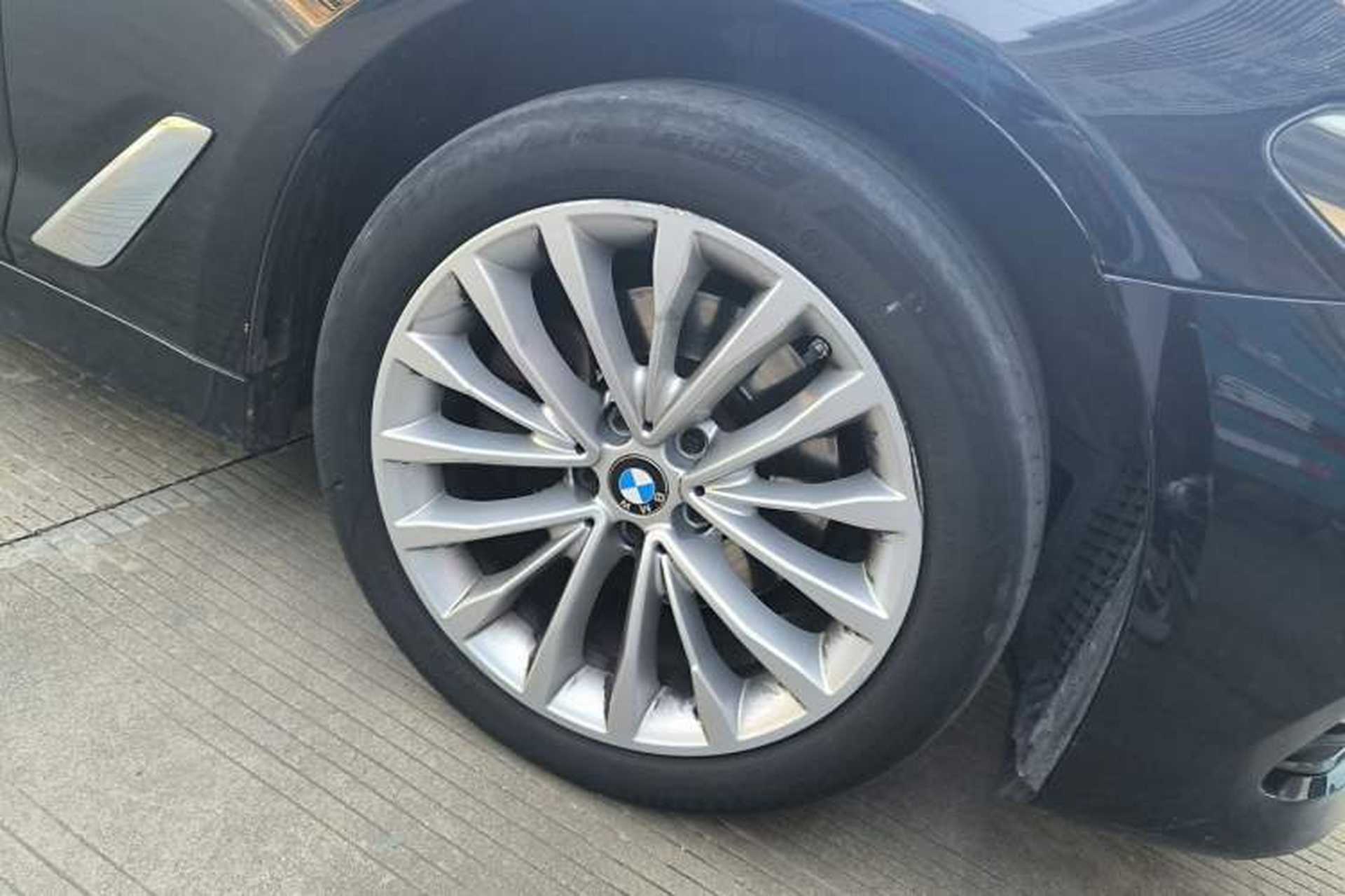 Used BMW 5 Series 2019 Facelifted 525Li Luxury Package Right Front Wheel Hub