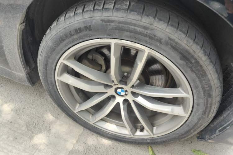 Used BMW 5 Series 2019 525Li M Sport Package Right Front Wheel Hub