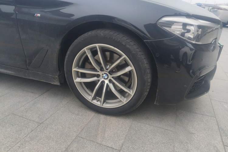 Used BMW 5 Series 2019 525Li M Sport Package Right Front Wheel Hub