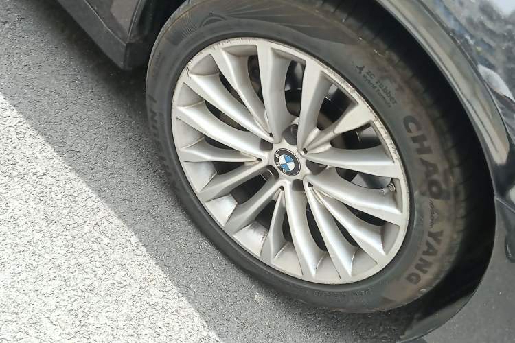 Used BMW 5 Series 2019 Facelifted 530Li Leading Edition Luxury Package Right Front Wheel Hub