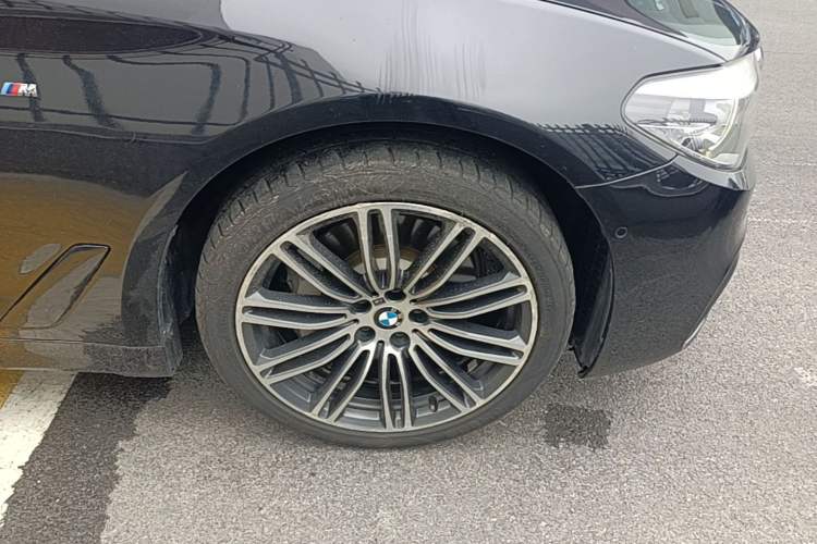 Used BMW 5 Series 2019 530Li xDrive M Sport Package Right Front Wheel Hub