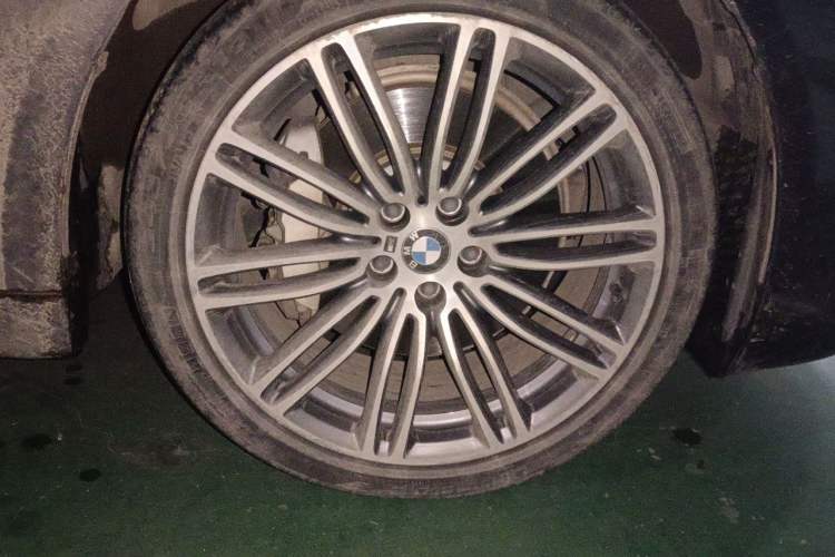 Used BMW 5 Series 2019 530Li Luxury Edition M Sport Package Right Front Wheel Hub