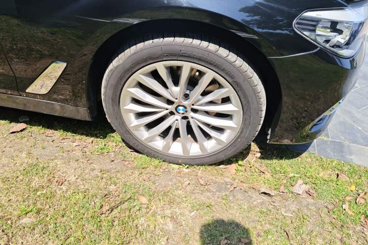 Used BMW 5 Series 2019 525Li Luxury Package Right Front Wheel Hub