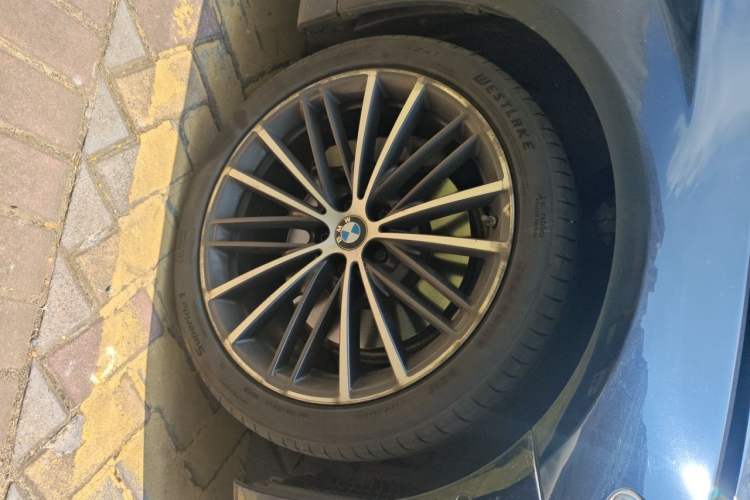 Used BMW 5 Series 2019 Facelifted 530Li Leading Edition M Sport Package Right Front Wheel Hub