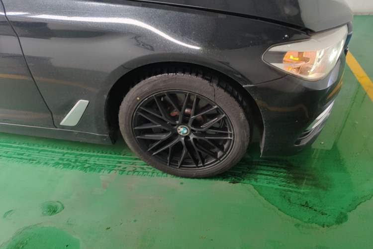 Used BMW 5 Series 2019 530Li Leading Model Luxury Package Right Front Wheel Hub