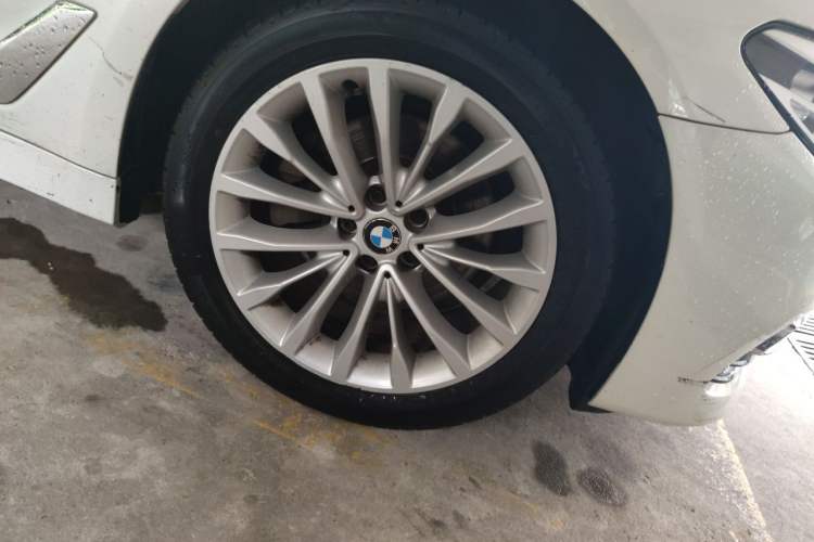 Used BMW 5 Series 2019 525Li Luxury Package Right Front Wheel Hub
