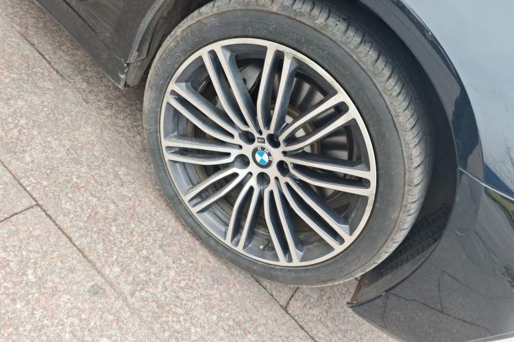 Used BMW 5 Series 2019 530Li Leading Model M Sport Package Right Front Wheel Hub