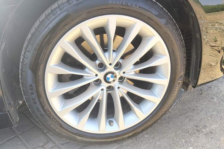 Used BMW 5 Series 2019 Facelifted 525Li Luxury Package Right Front Wheel Hub