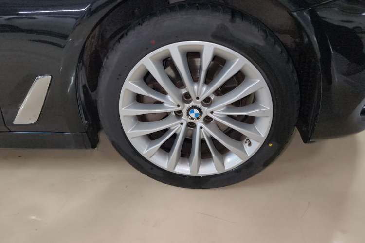 Used BMW 5 Series 2019 525Li Luxury Package Right Front Wheel Hub