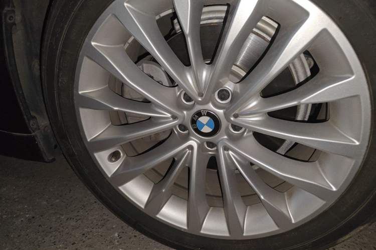 Used BMW 5 Series 2019 525Li Luxury Package Right Front Wheel Hub