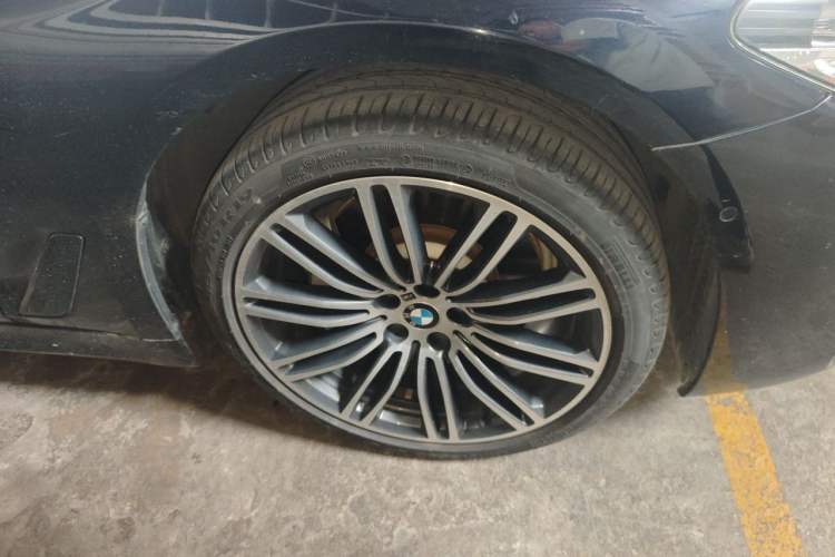 Used BMW 5 Series 2019 530Li Leading Model M Sport Package Right Front Wheel Hub