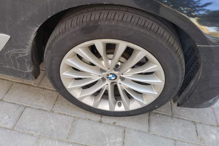 Used BMW 5 Series 2019 530Li xDrive Luxury Package Right Front Wheel Hub