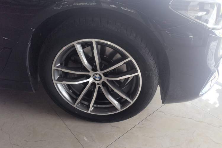 Used BMW 5 Series 2019 525Li M Sport Package Right Front Wheel Hub