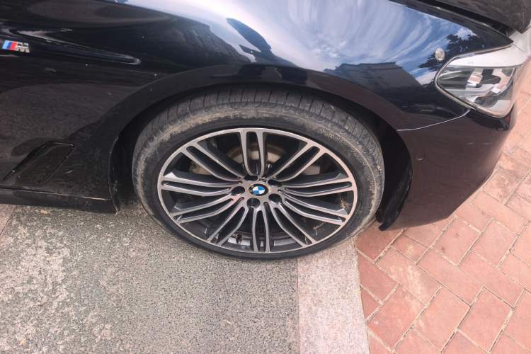 Used BMW 5 Series 2019 530Li Leading Model M Sport Package Right Front Wheel Hub