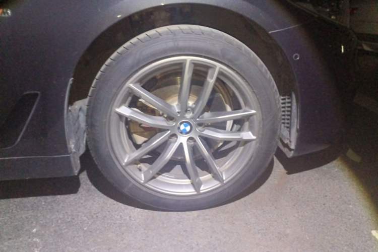 Used BMW 5 Series 2019 525i M Sport Package Right Front Wheel Hub