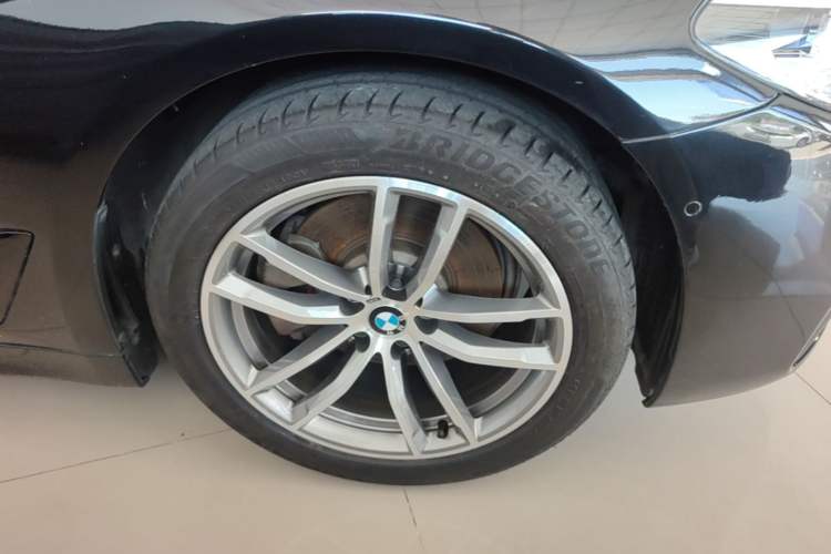 Used BMW 5 Series 2019 525Li M Sport Package Right Front Wheel Hub
