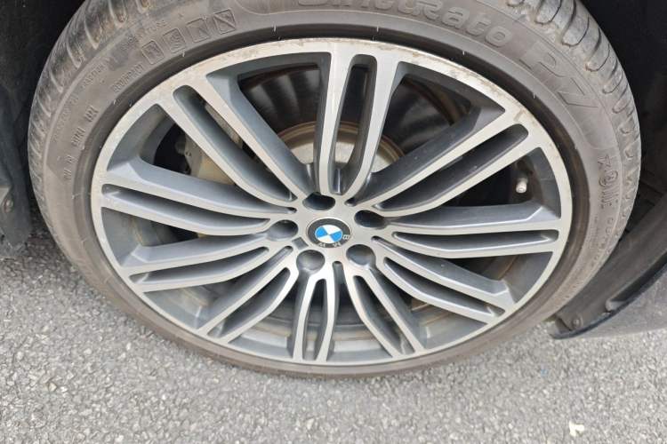 Used BMW 5 Series 2019 530Li Leading Model M Sport Package Right Front Wheel Hub
