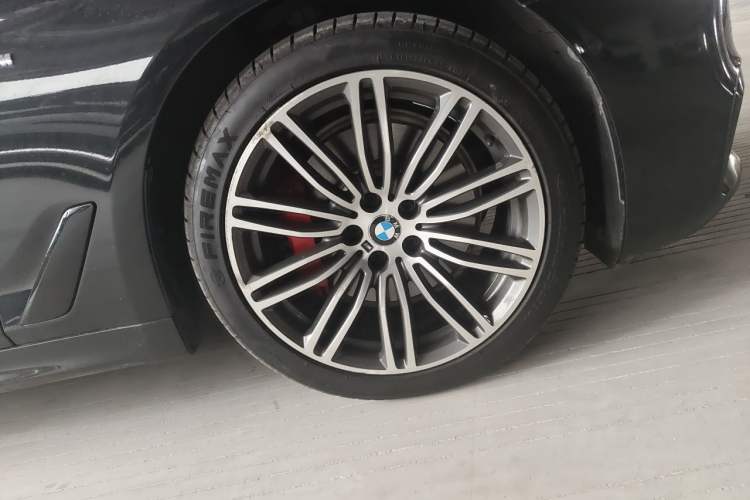 Used BMW 5 Series 2019 530Li Leading Model M Sport Package Right Front Wheel Hub