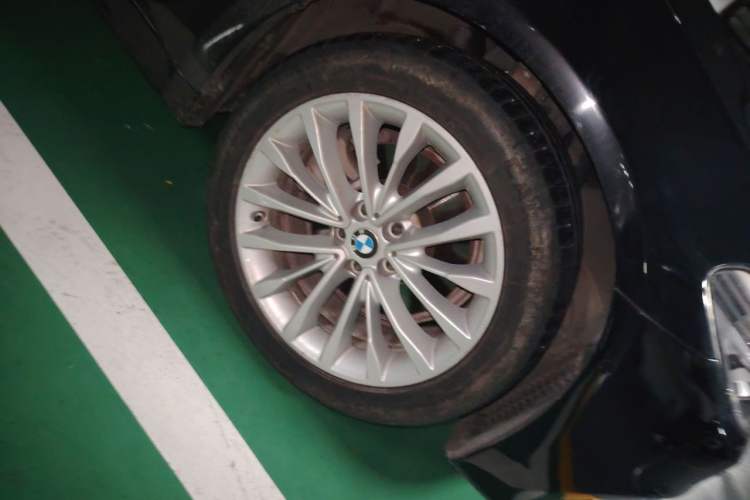 Used BMW 5 Series 2019 Facelifted 525Li Luxury Package Right Front Wheel Hub